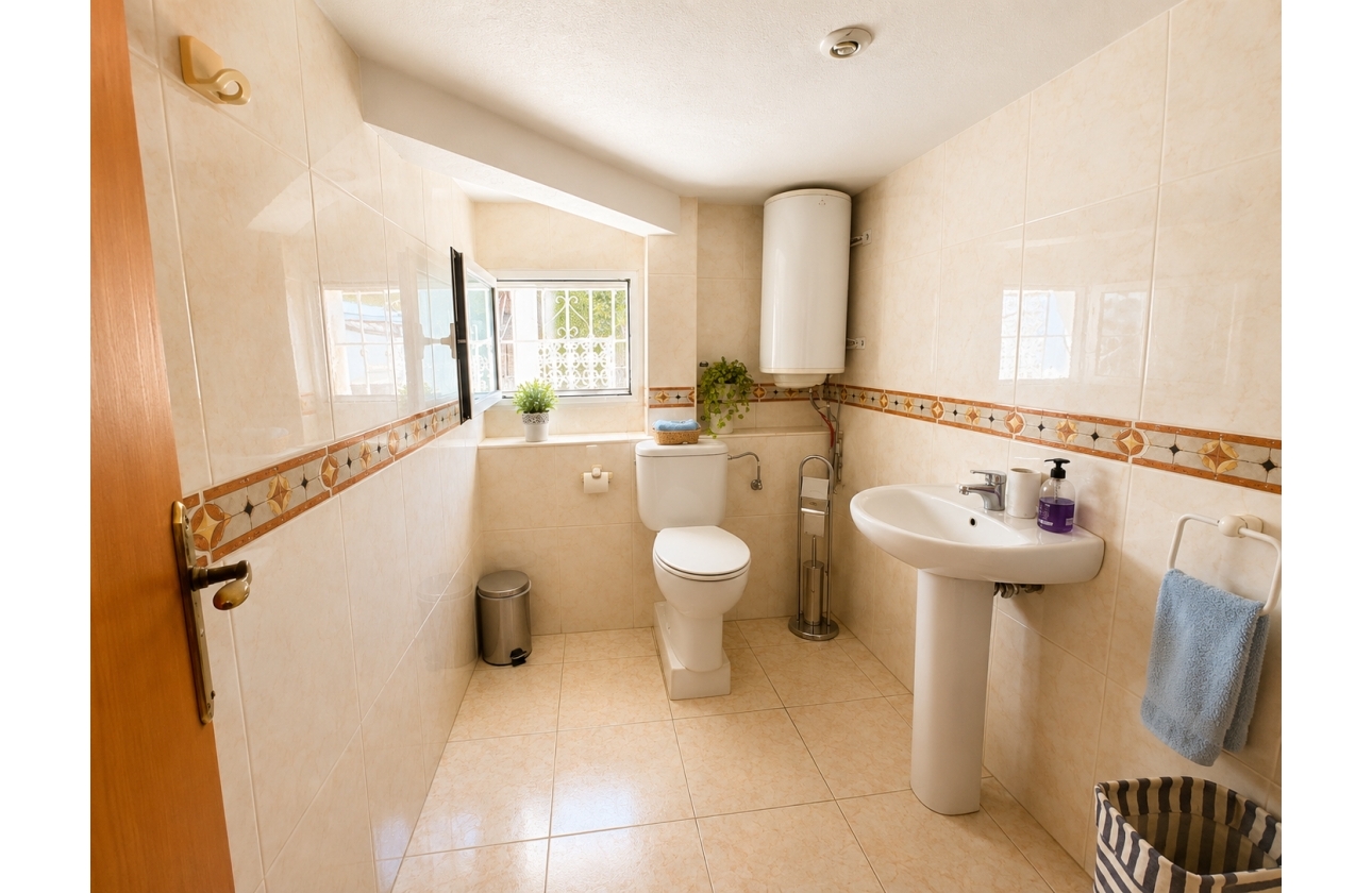 Resale - Villa - Torrevieja - La Siesta - El Salado -  Torreta