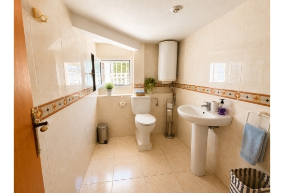Resale - Villa - Torrevieja - La Siesta - El Salado -  Torreta