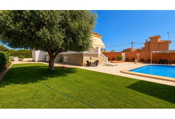 Resale - Villa - Torrevieja - La Siesta - El Salado -  Torreta