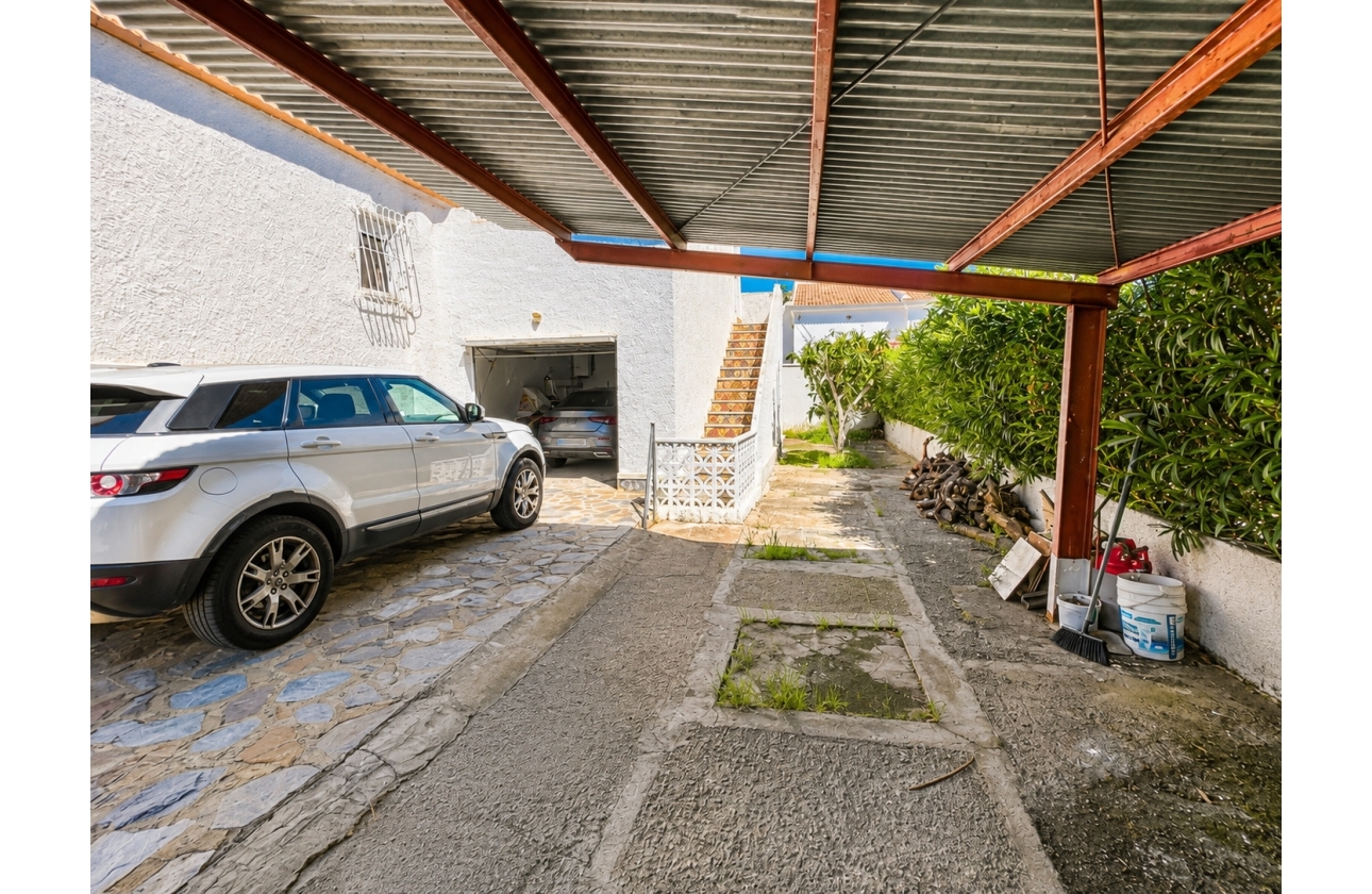 Resale - Villa - Torrevieja - La Siesta - El Salado -  Torreta