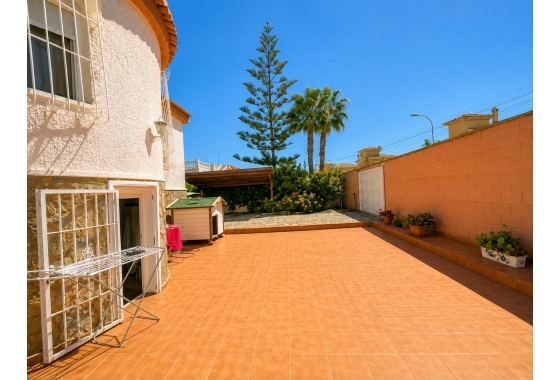 Resale - Villa - Torrevieja - La Siesta - El Salado -  Torreta