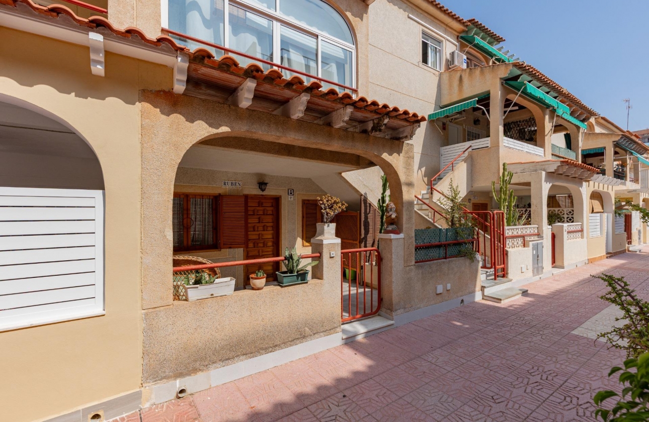 Resale - Apartment - Torrevieja - Acequion