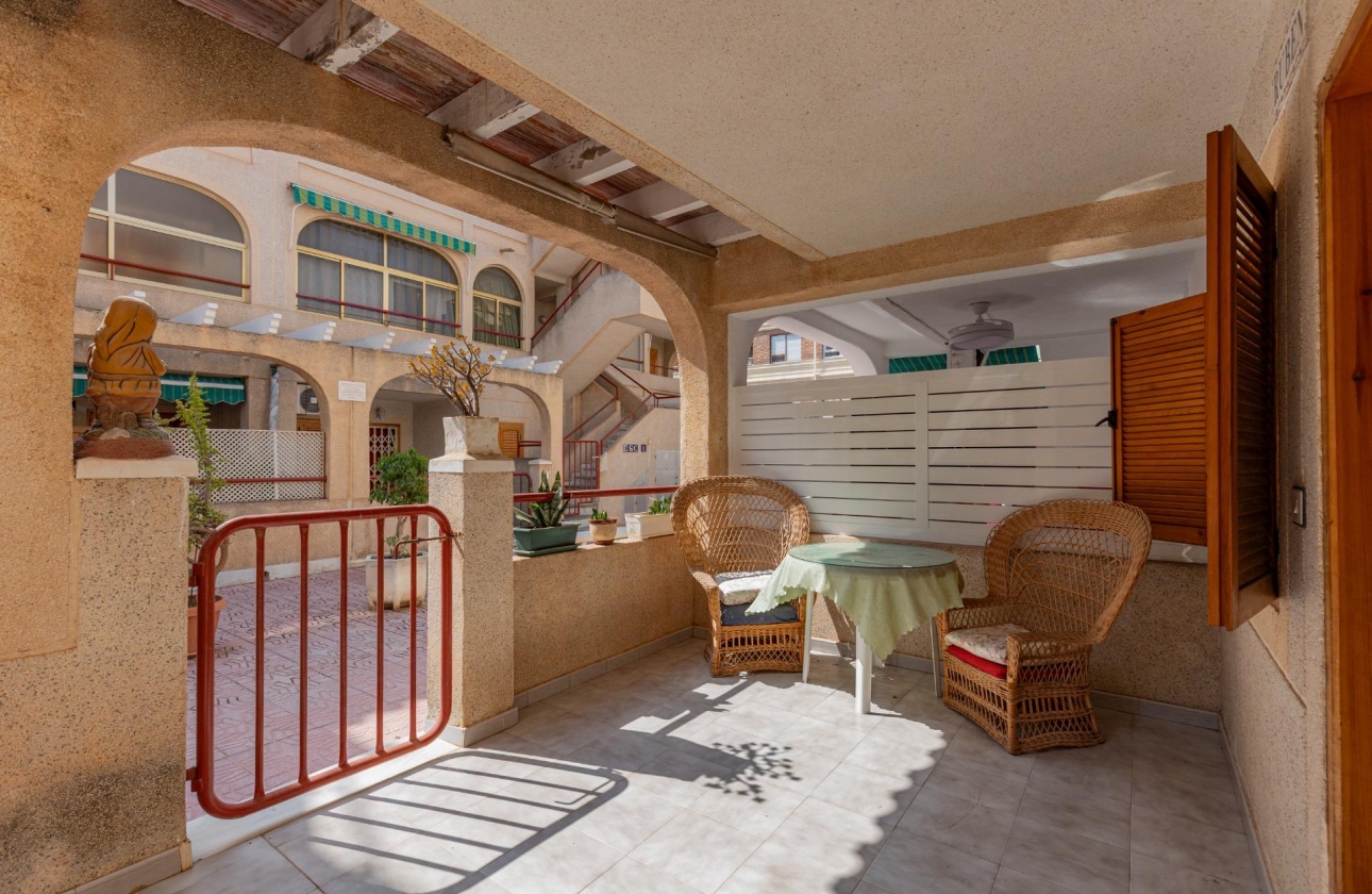 Resale - Apartment - Torrevieja - Acequion