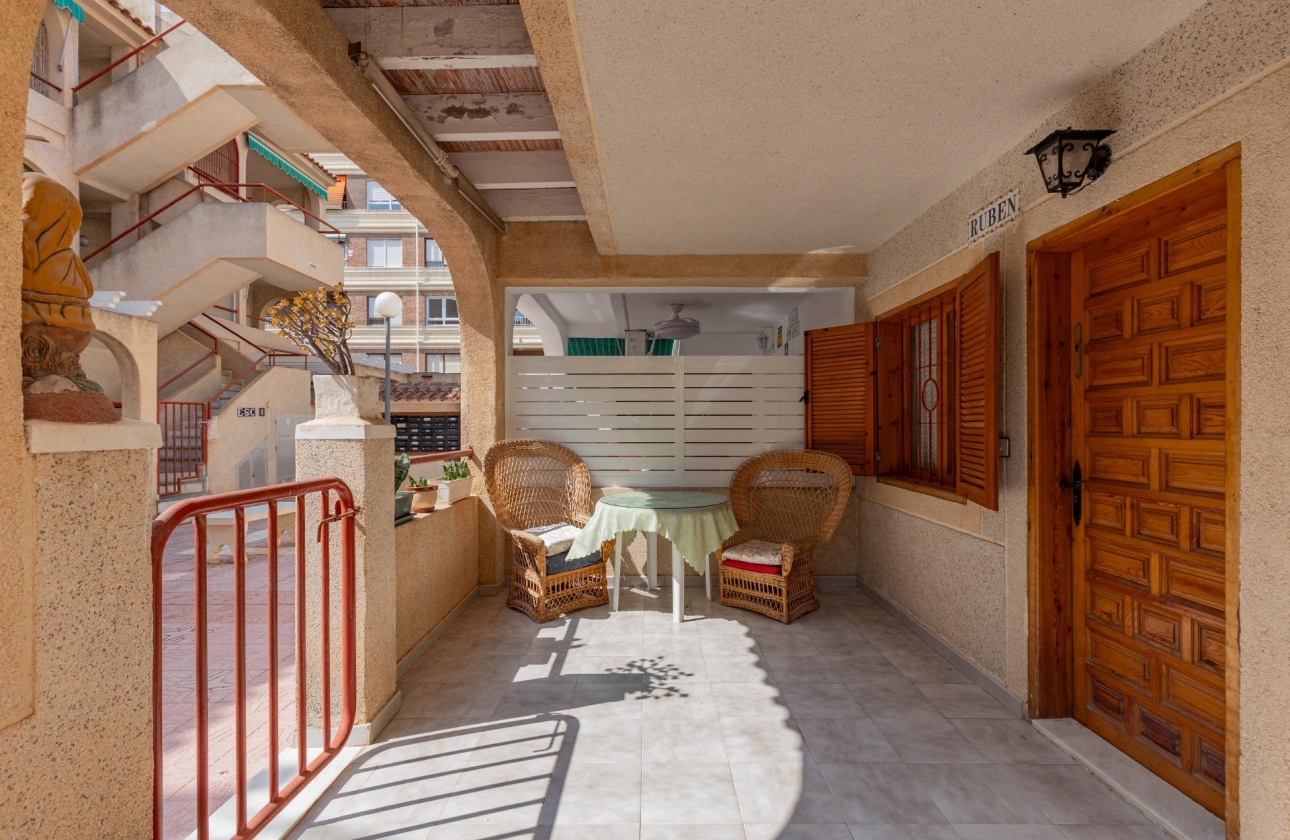 Resale - Apartment - Torrevieja - Acequion