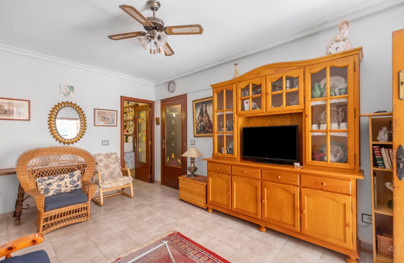 Resale - Apartment - Torrevieja - Acequion