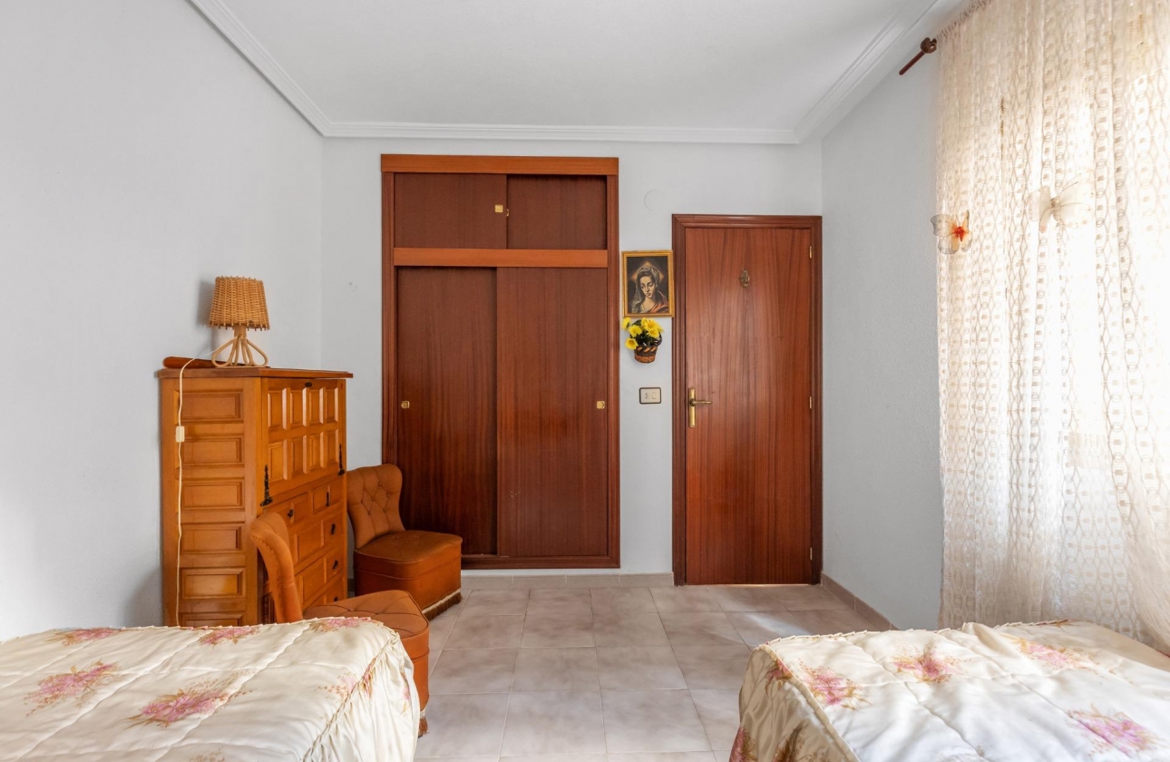 Resale - Apartment - Torrevieja - Acequion