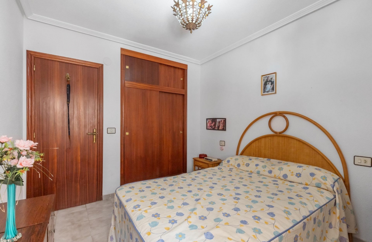 Resale - Apartment - Torrevieja - Acequion