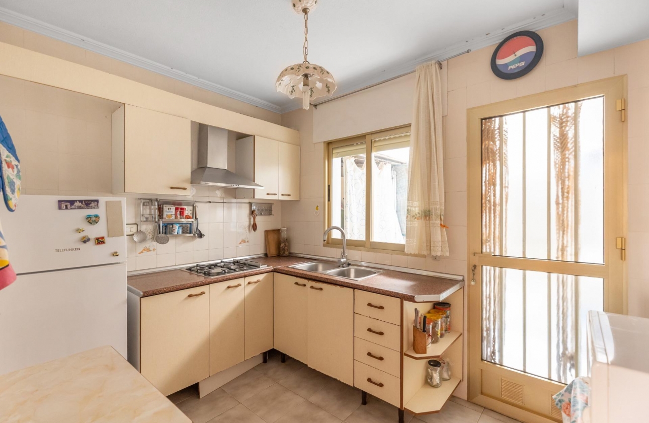 Resale - Apartment - Torrevieja - Acequion