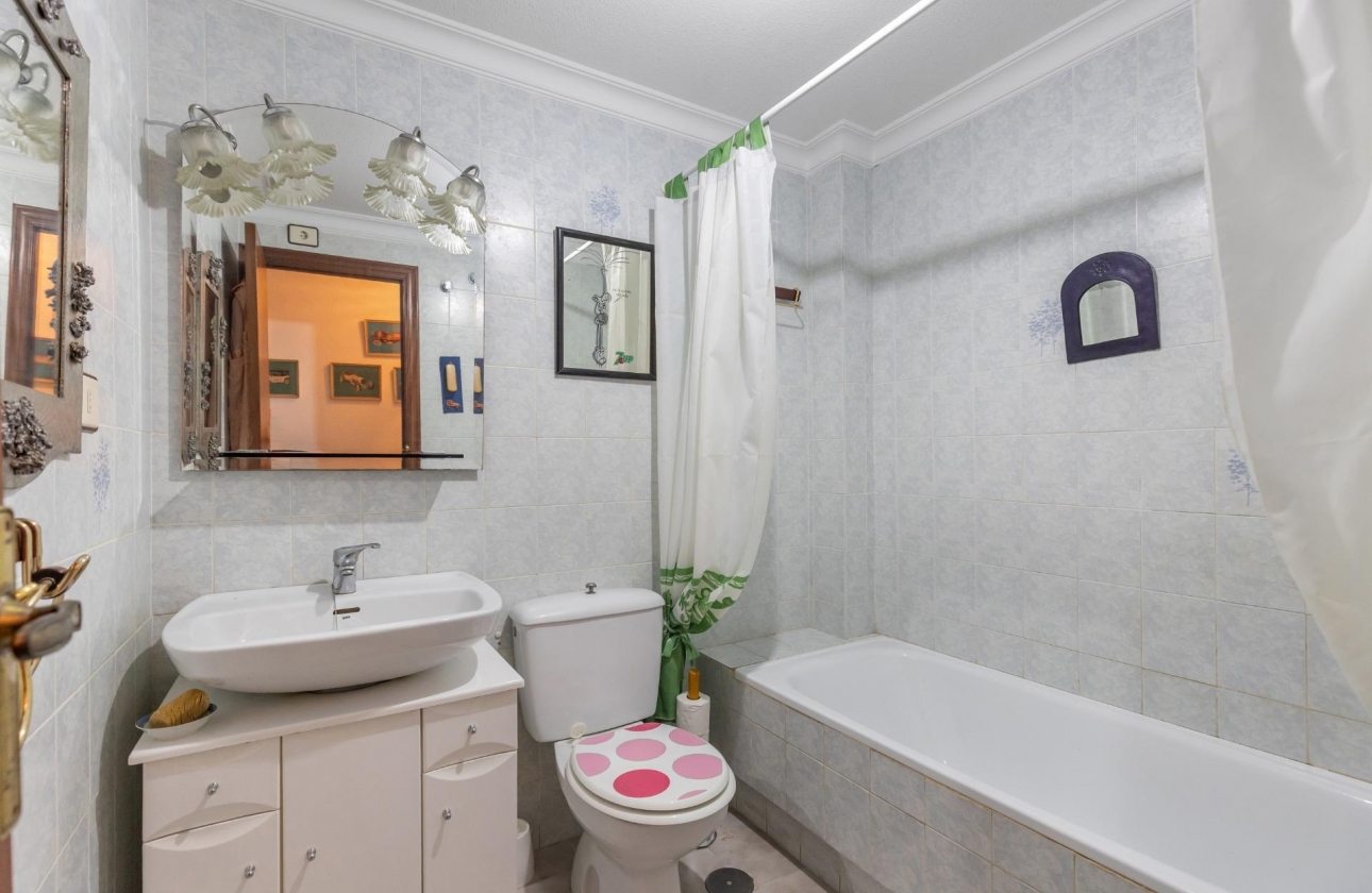 Resale - Apartment - Torrevieja - Acequion