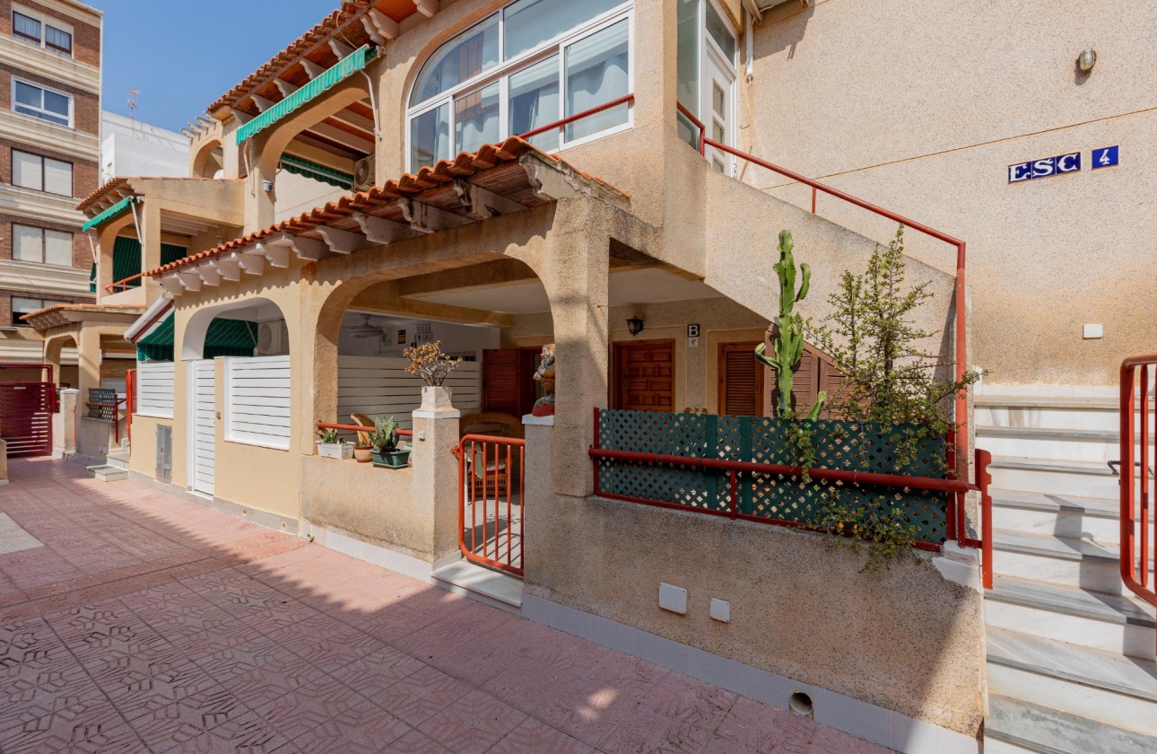 Resale - Apartment - Torrevieja - Acequion