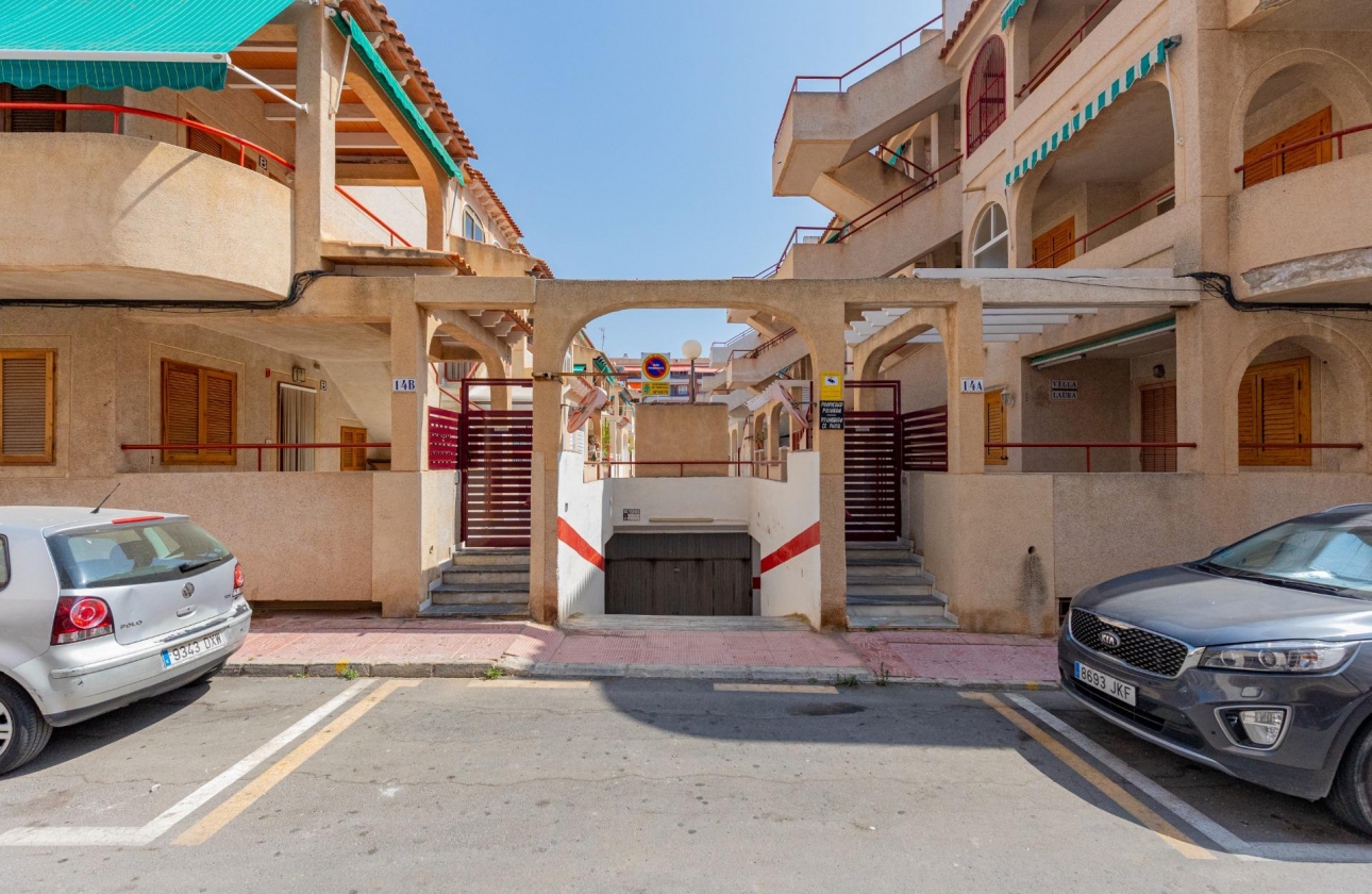 Resale - Apartment - Torrevieja - Acequion