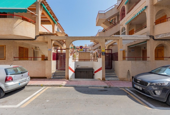 Resale - Apartment - Torrevieja - Acequion