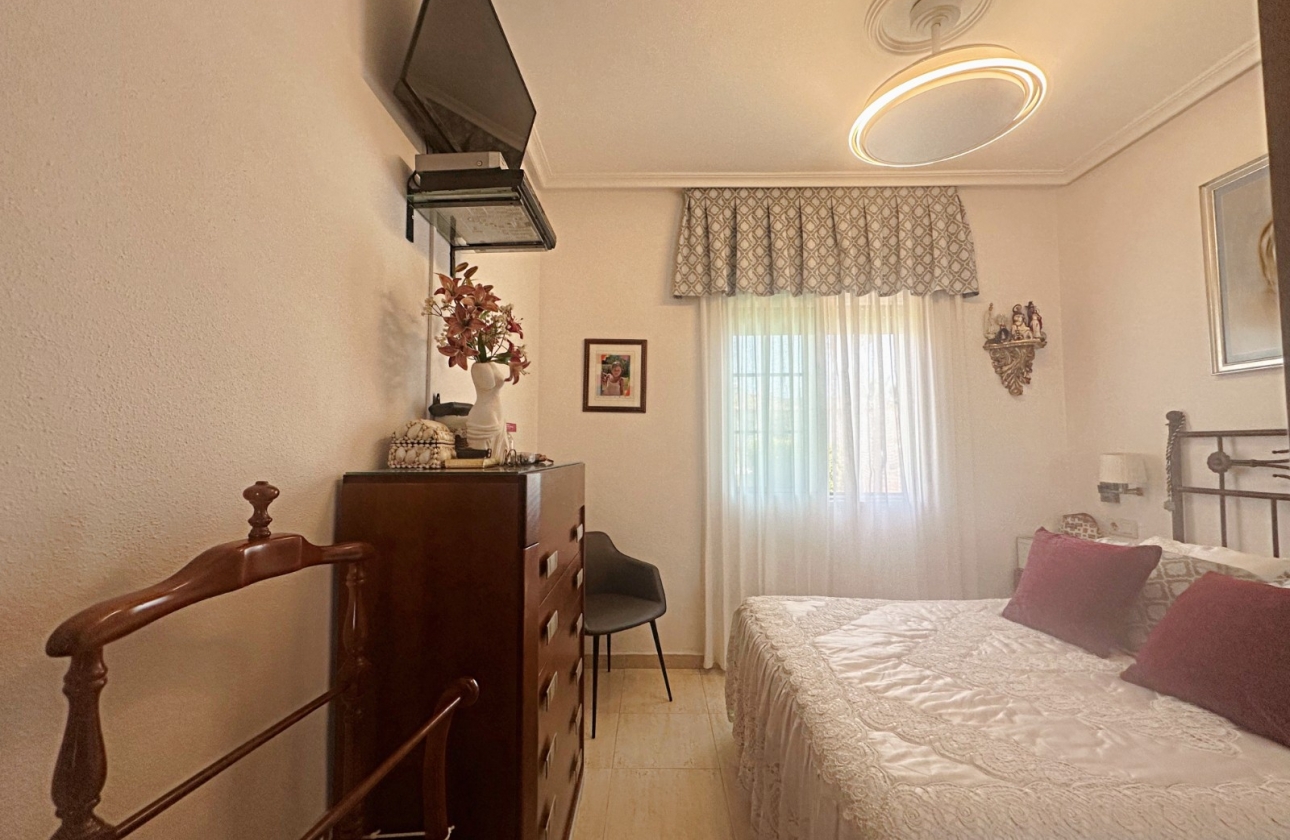 Resale - Bungalow - Torrevieja - Aguas Nuevas