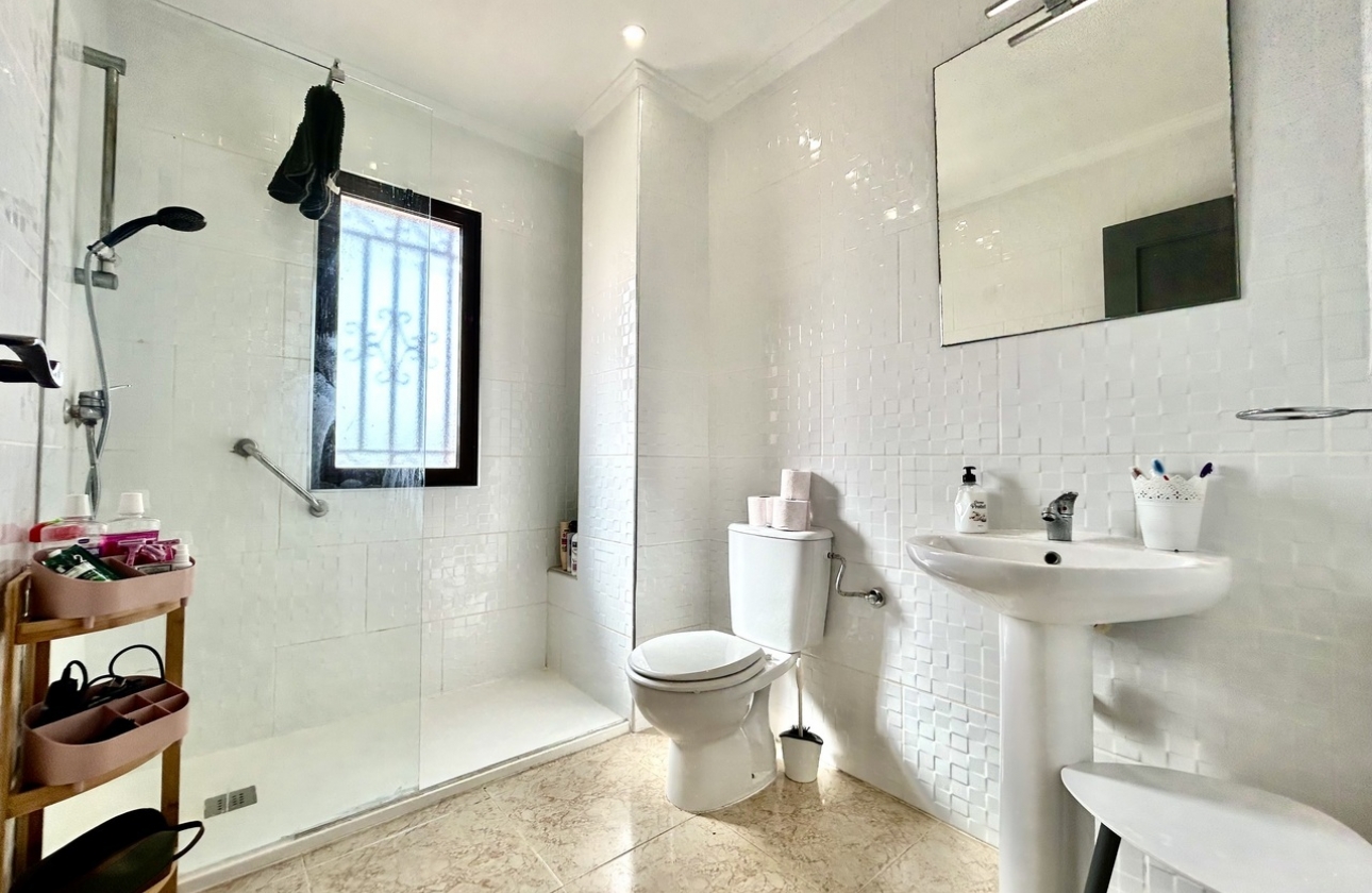 Resale - Villa - Orihuela Costa - Blue Lagoon