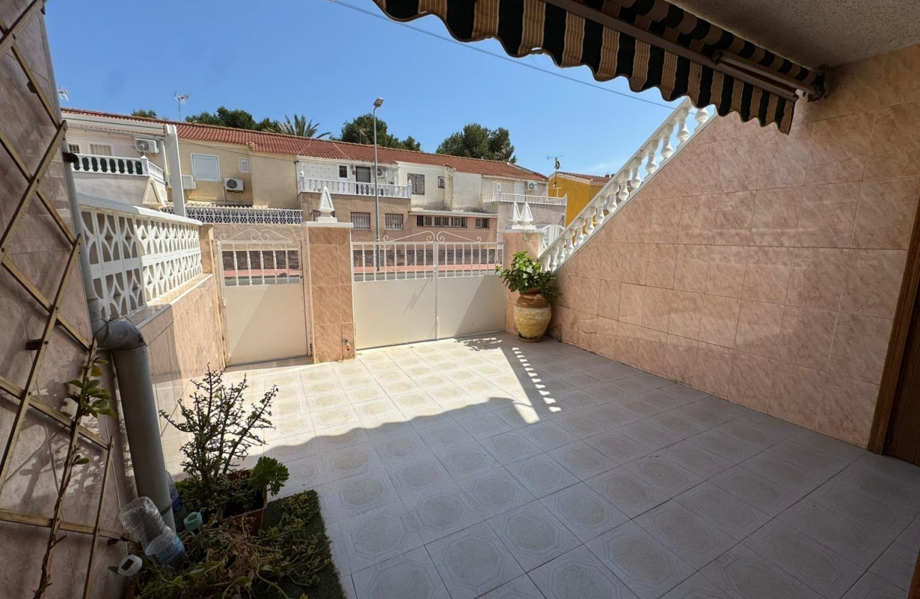 Resale - Bungalow - Torrevieja - Playa De Los Naufragos
