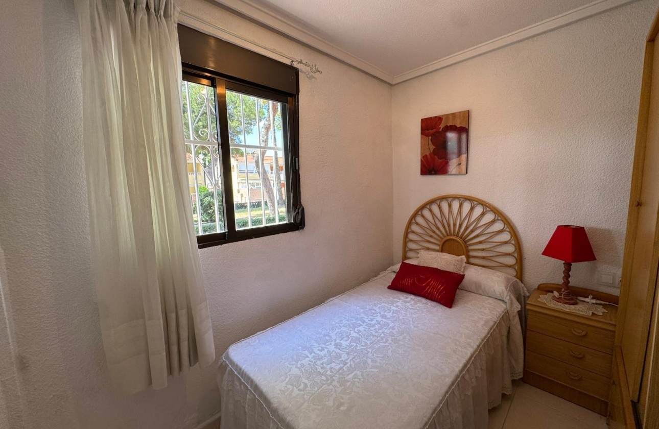 Resale - Bungalow - Torrevieja - Playa De Los Naufragos