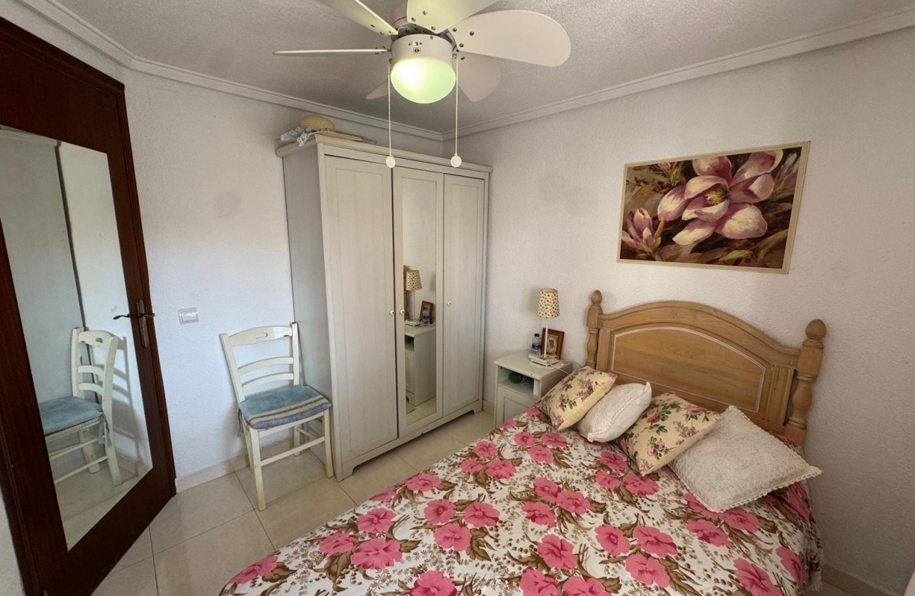 Resale - Bungalow - Torrevieja - Playa De Los Naufragos