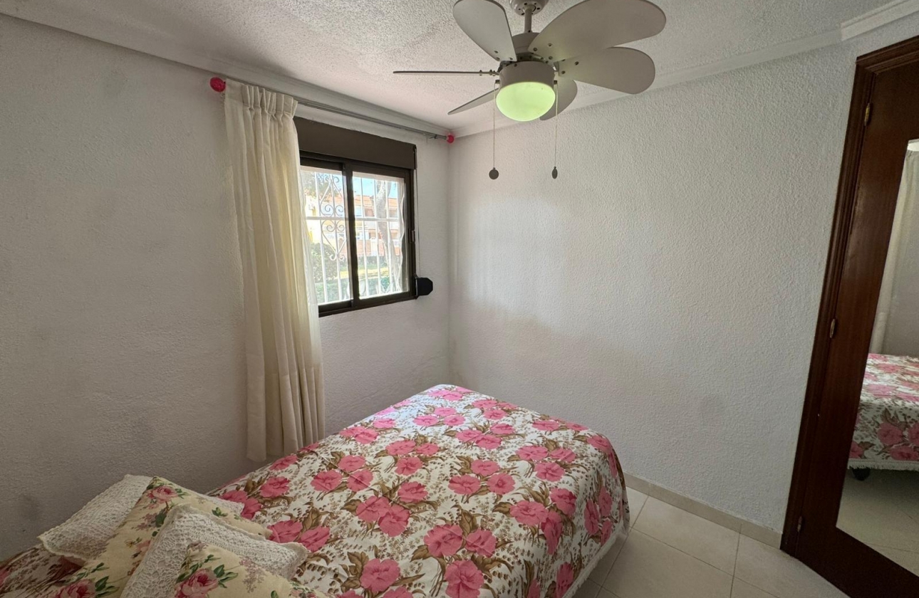 Resale - Bungalow - Torrevieja - Playa De Los Naufragos