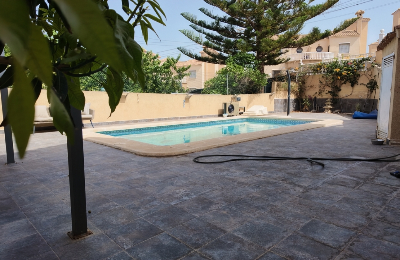 Resale - Villa - Orihuela Costa - Costa Blanca