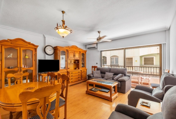 Resale - Apartment - Torrevieja - Paseo maritimo
