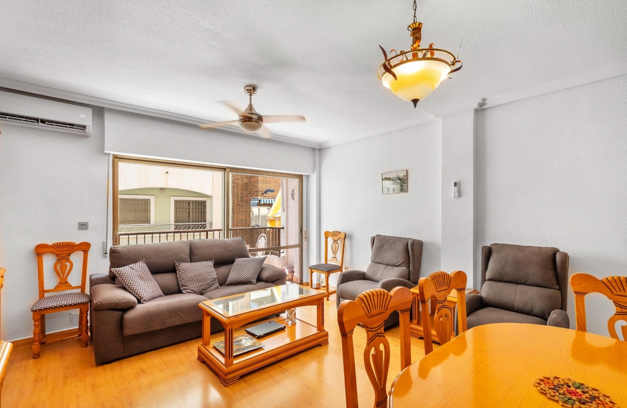 Resale - Apartment - Torrevieja - Paseo maritimo
