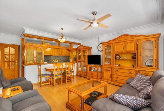 Resale - Apartment - Torrevieja - Paseo maritimo