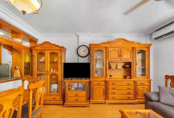 Resale - Apartment - Torrevieja - Paseo maritimo