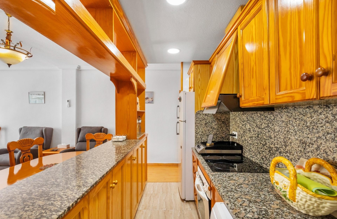 Resale - Apartment - Torrevieja - Paseo maritimo