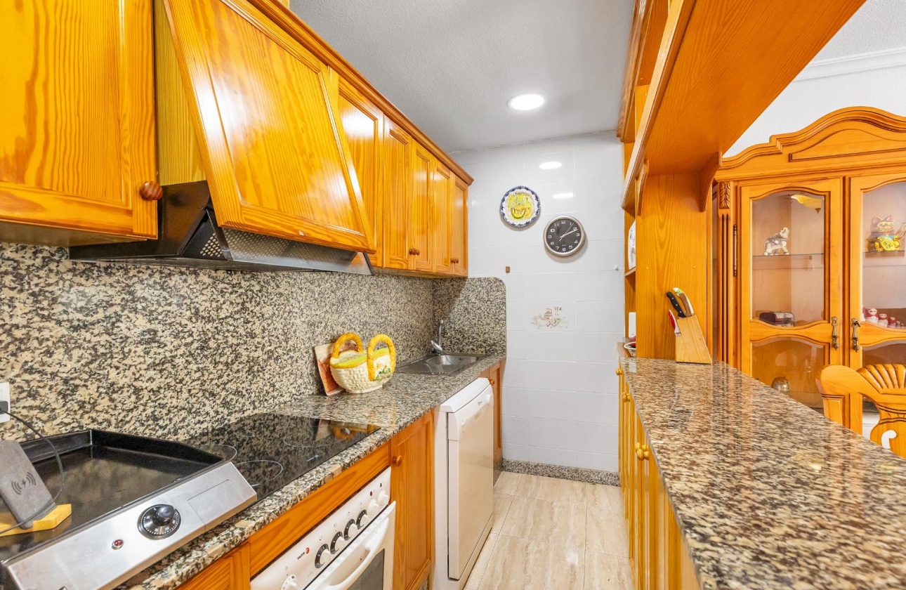 Resale - Apartment - Torrevieja - Paseo maritimo