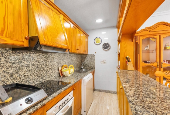 Resale - Apartment - Torrevieja - Paseo maritimo