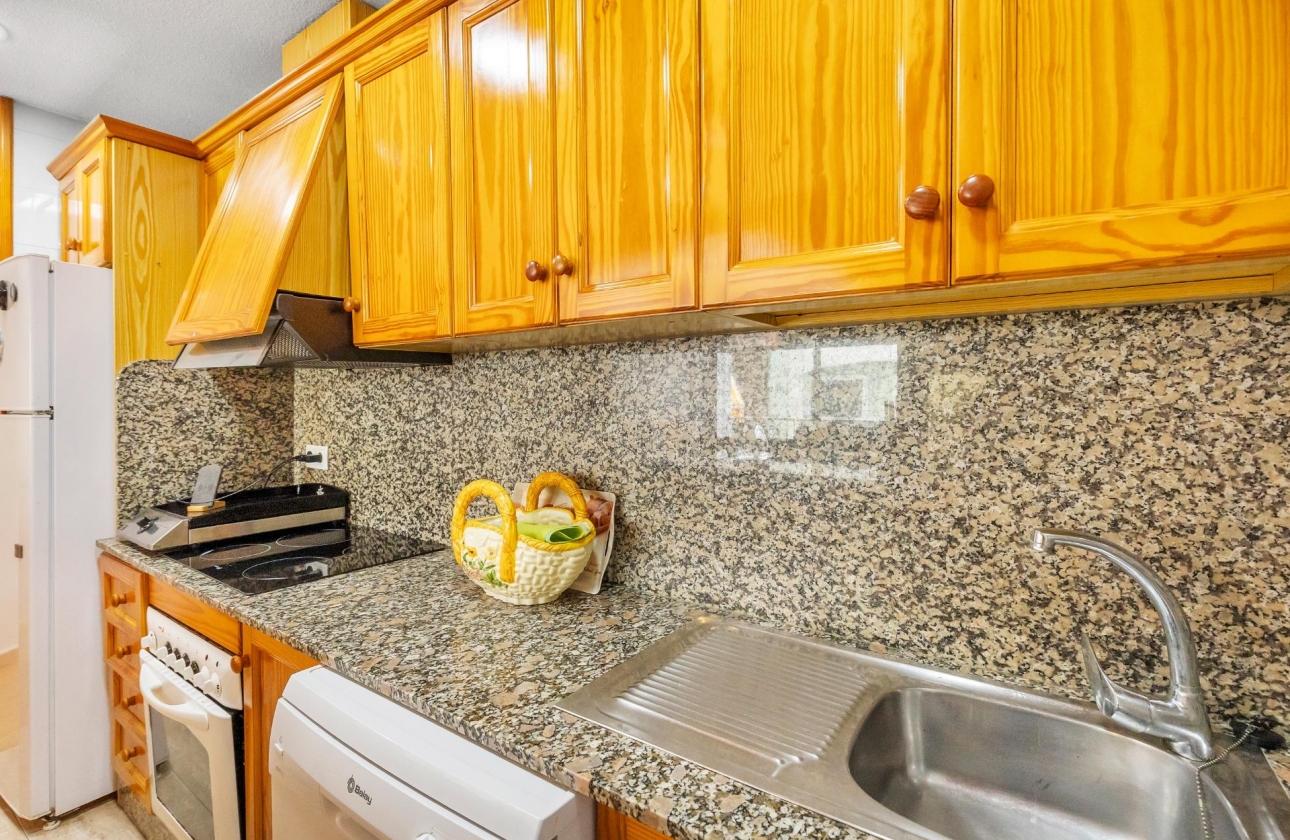 Resale - Apartment - Torrevieja - Paseo maritimo