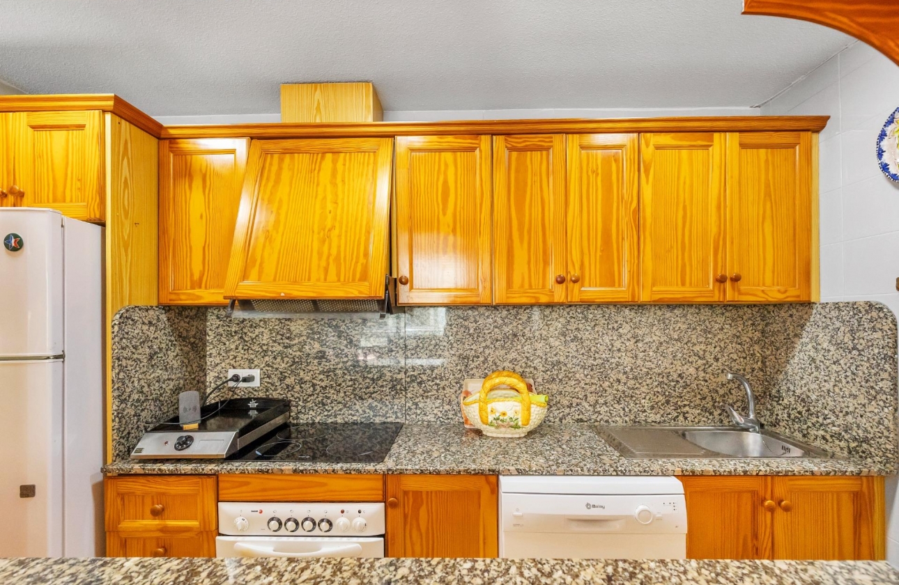 Resale - Apartment - Torrevieja - Paseo maritimo