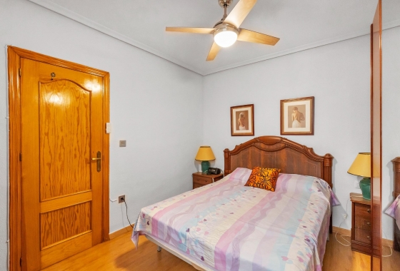 Resale - Apartment - Torrevieja - Paseo maritimo