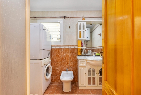 Resale - Apartment - Torrevieja - Paseo maritimo