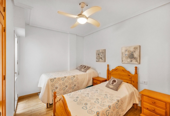 Resale - Apartment - Torrevieja - Paseo maritimo