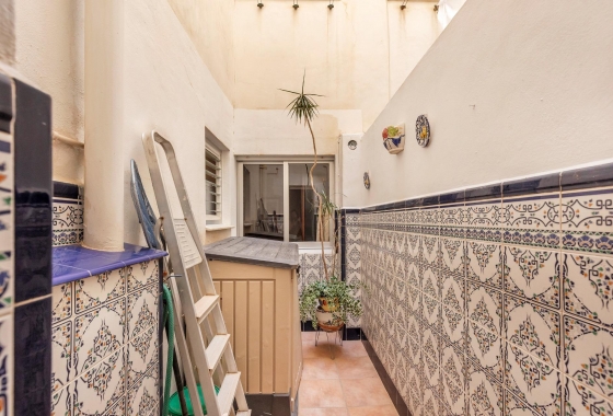Resale - Apartment - Torrevieja - Paseo maritimo