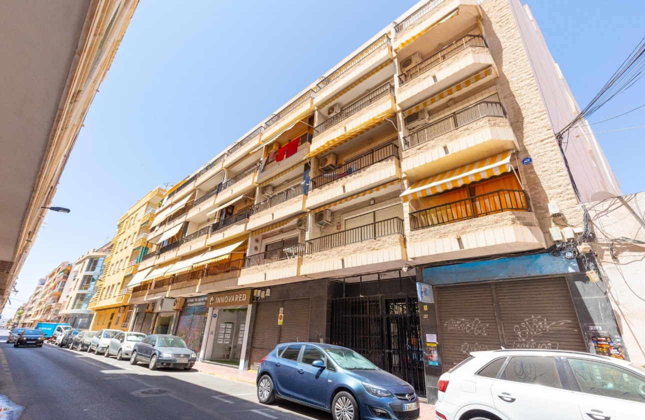Resale - Apartment - Torrevieja - Paseo maritimo