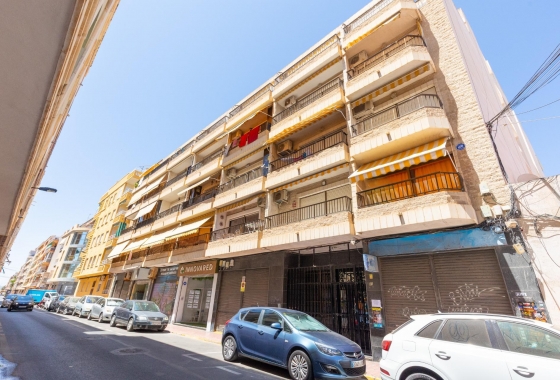 Resale - Apartment - Torrevieja - Paseo maritimo