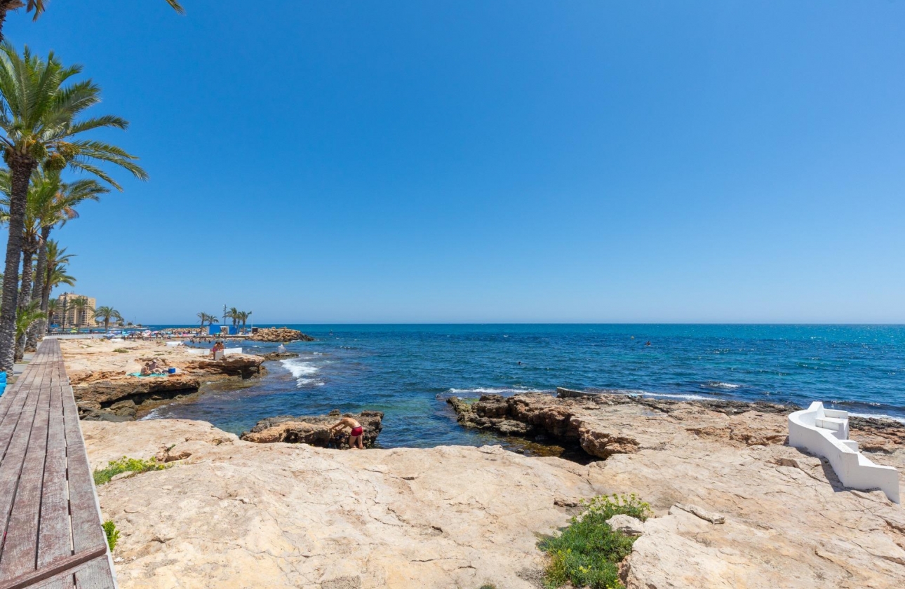 Resale - Apartment - Torrevieja - Paseo maritimo