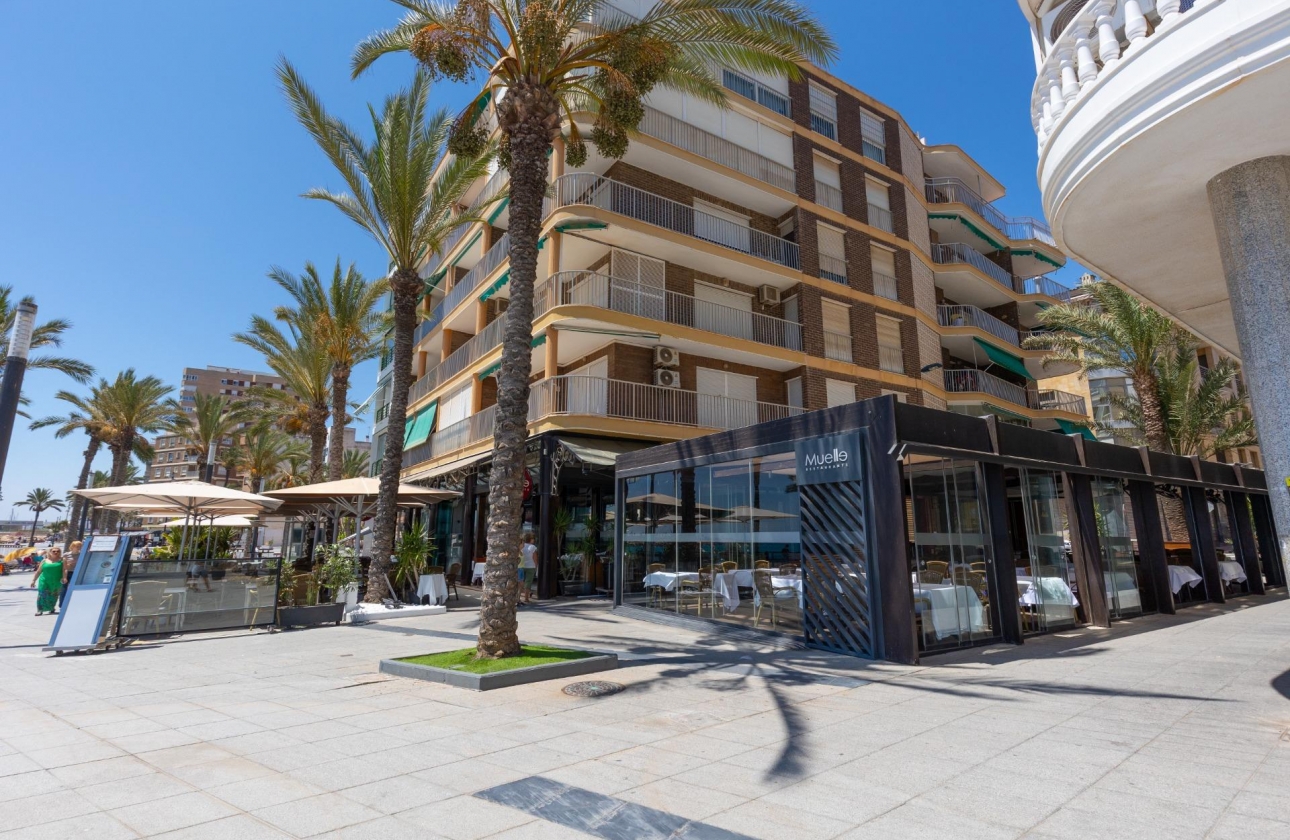 Resale - Apartment - Torrevieja - Paseo maritimo