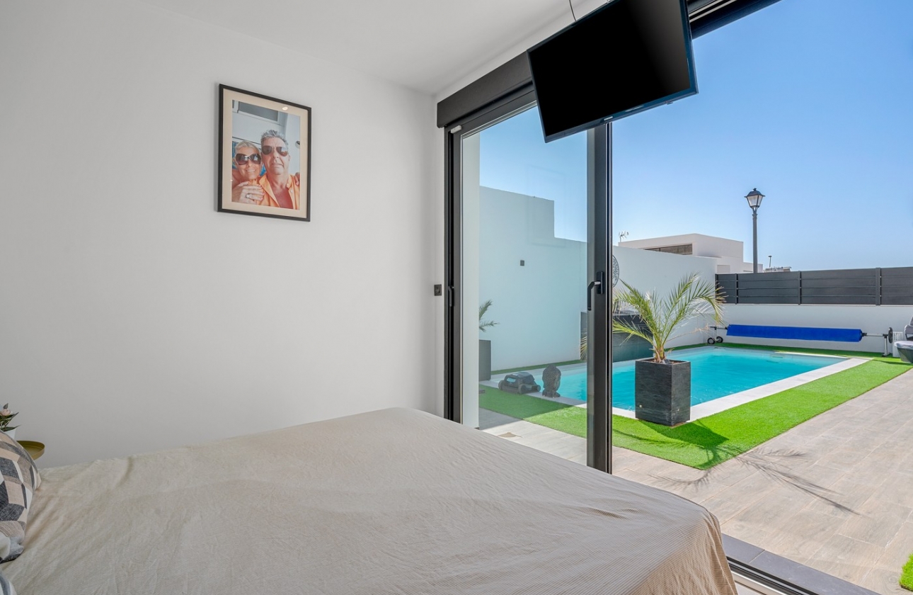 Reventa - Villa - Fortuna - Urbanizacion Las Kalendas