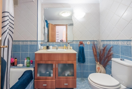 Resale - Apartment - Torrevieja - Acequion