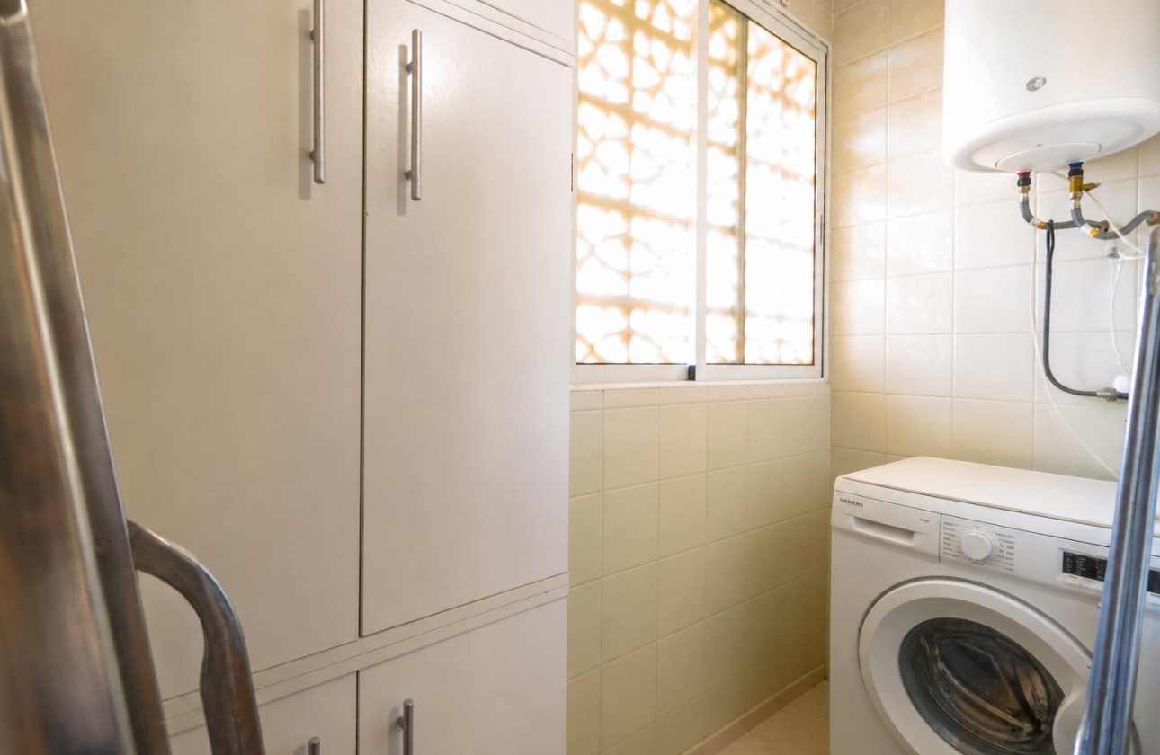 Resale - Apartment - Torrevieja - Acequion