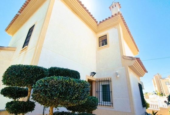 Resale - Villa - Orihuela Costa - Costa Blanca