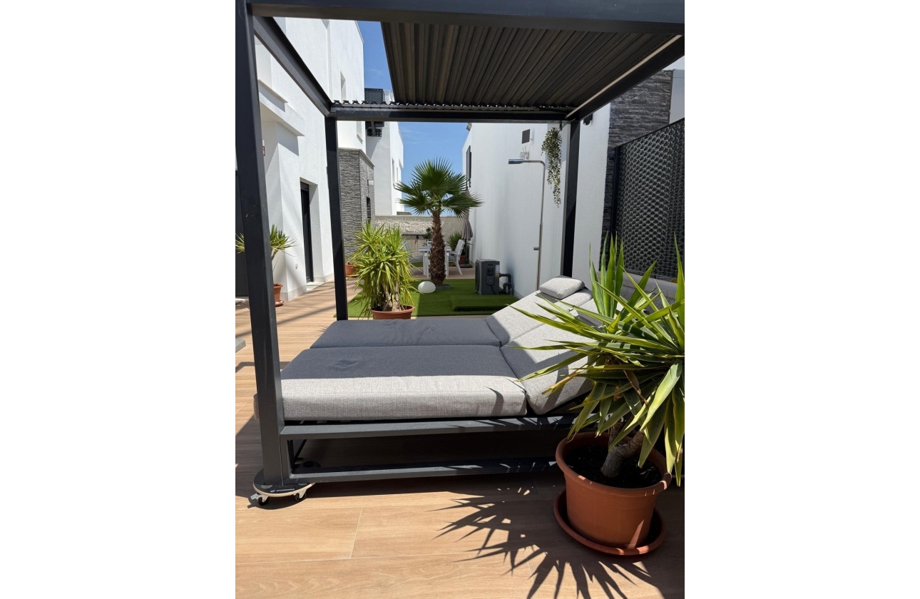 Resale - Villa - Orihuela Costa - Vistabella Golf