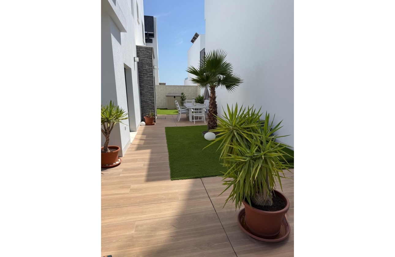 Resale - Villa - Orihuela Costa - Vistabella Golf