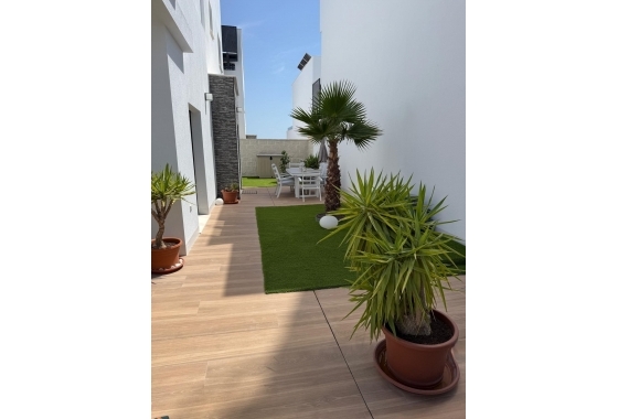 Resale - Villa - Orihuela Costa - Vistabella Golf