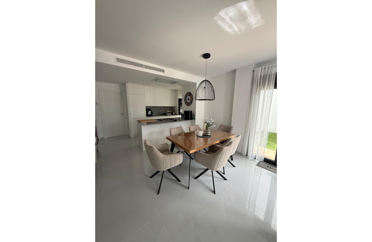 Resale - Villa - Orihuela Costa - Vistabella Golf