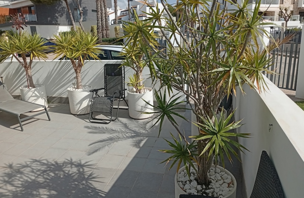 Resale - Apartment - Orihuela Costa - Villacosta