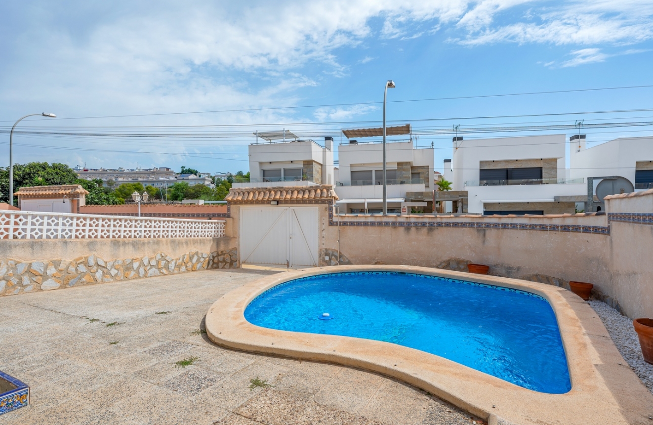 Resale - Villa - Orihuela Costa - El Galan